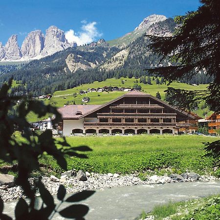 Hotel Rubino Deluxe Campitello di Fassa Exterior foto